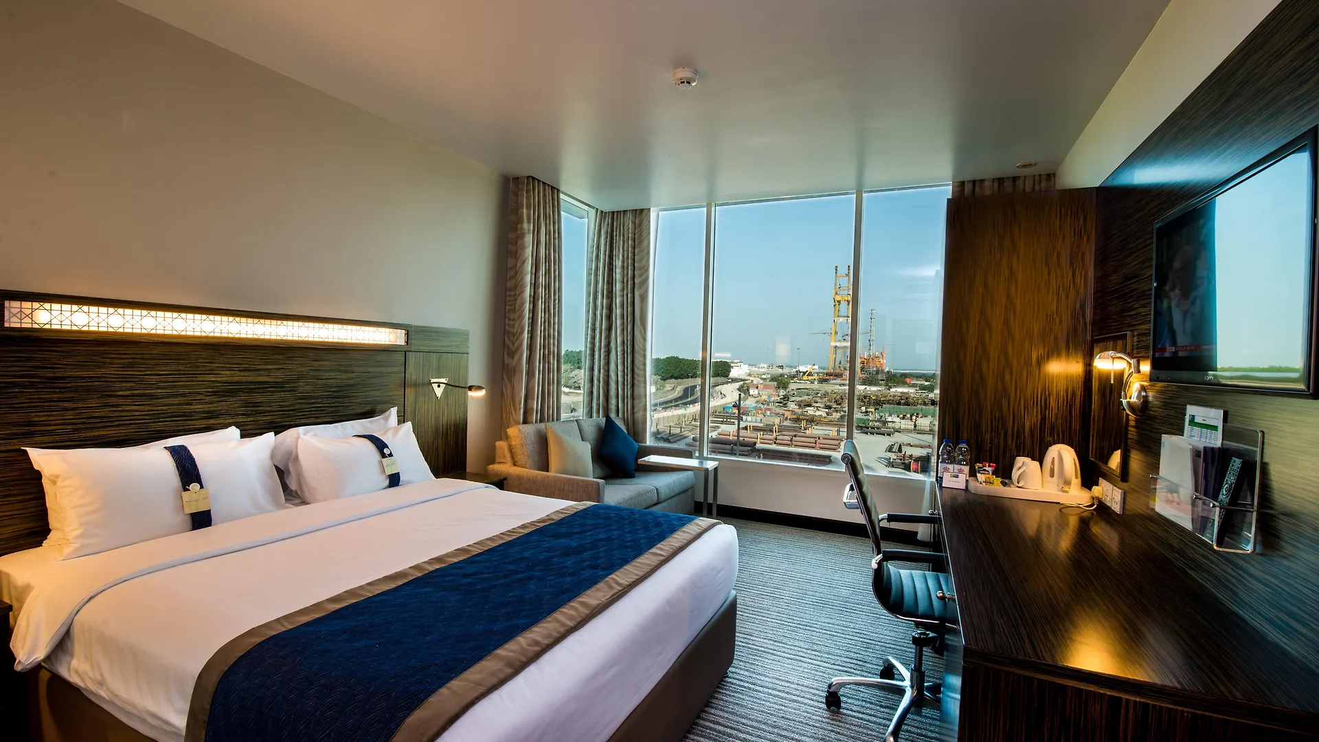 Holiday Inn Express Dubai, Jumeirah By Ihg 3*, Dubaj